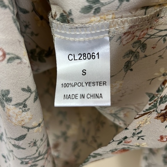 Tied back romantic blouse - Picture 7 of 8